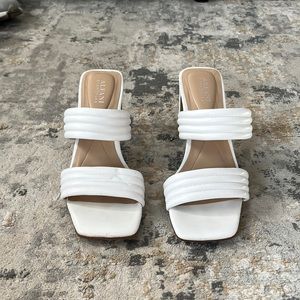 Like-new White Alfani heels